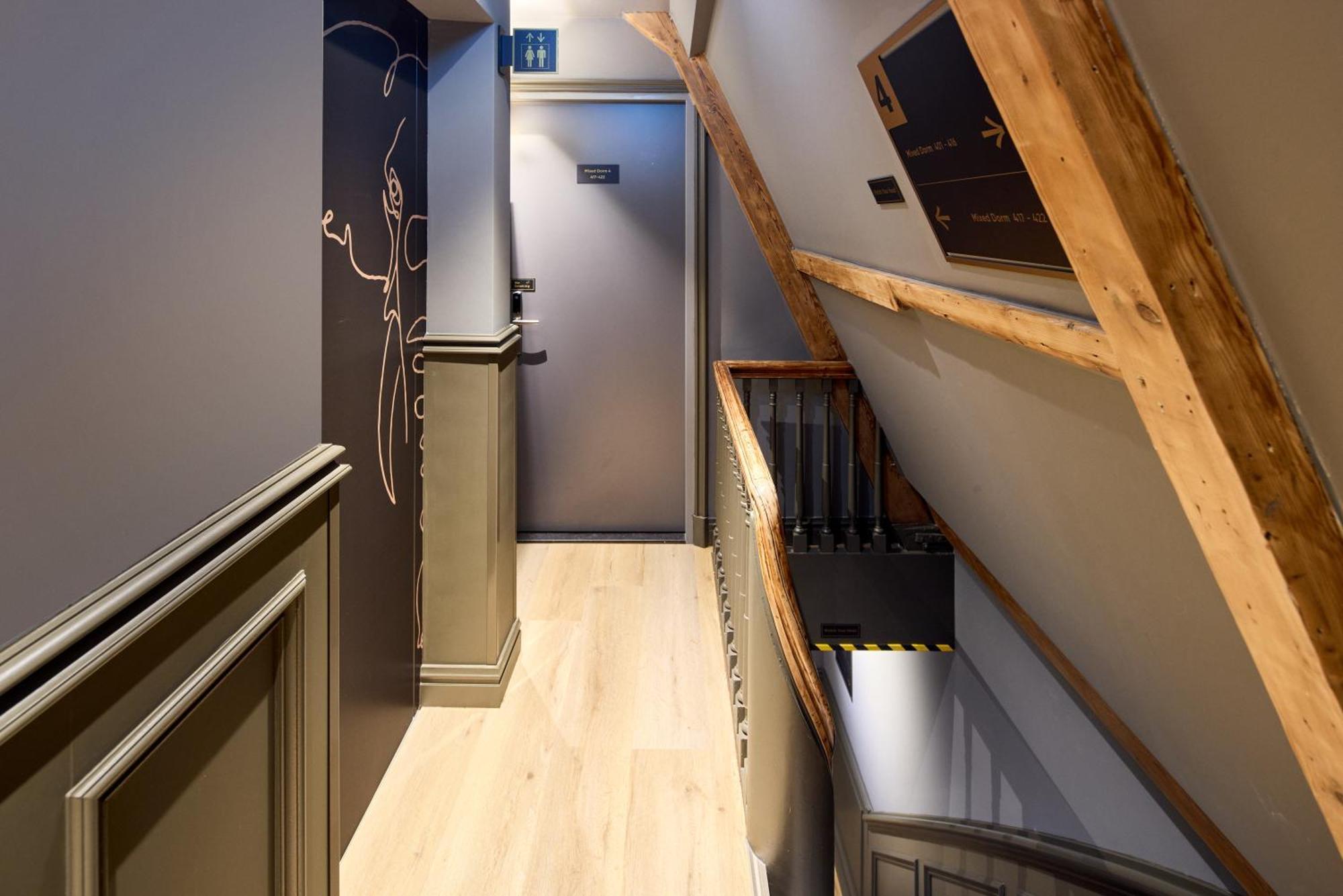 The Elephant Hostel Amsterdam Exterior photo